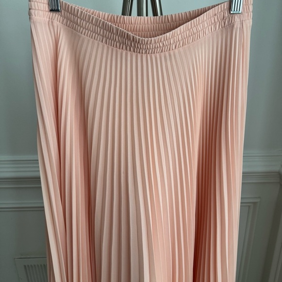 Chelsea & Violet Elegant Pleated Soft Peach Asymmetrical Midi Skirt Size Medium - Picture 3 of 7
